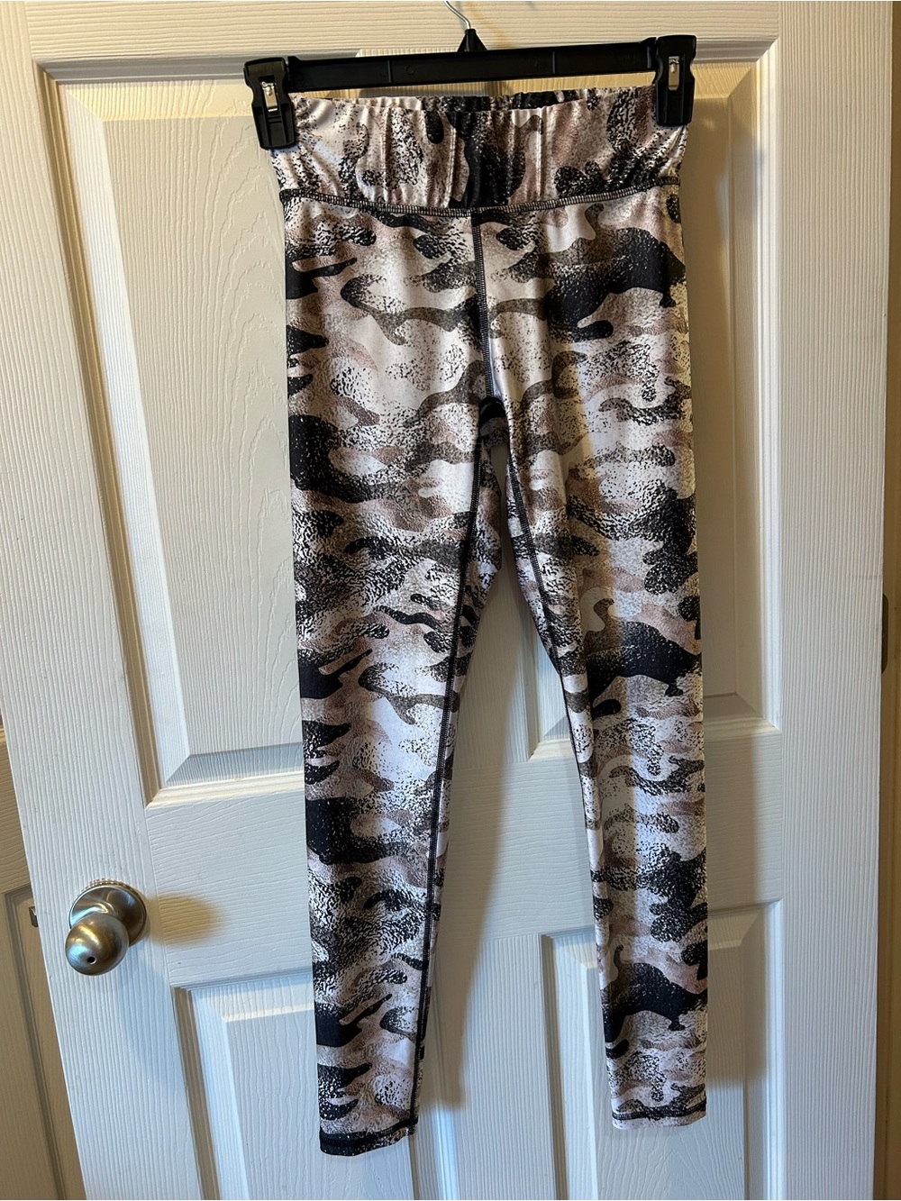 Terez Medium Black & Cream Camo Leggings NWOT